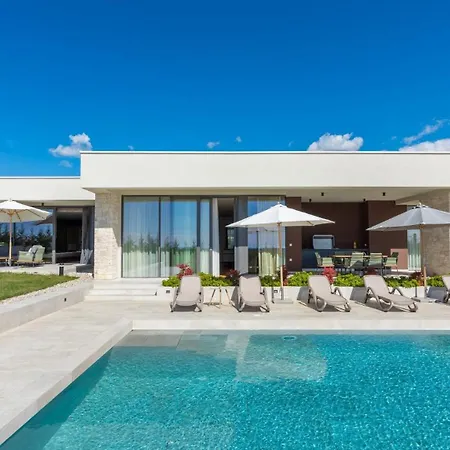 Villa Miracle