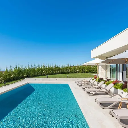 Villa Miracle